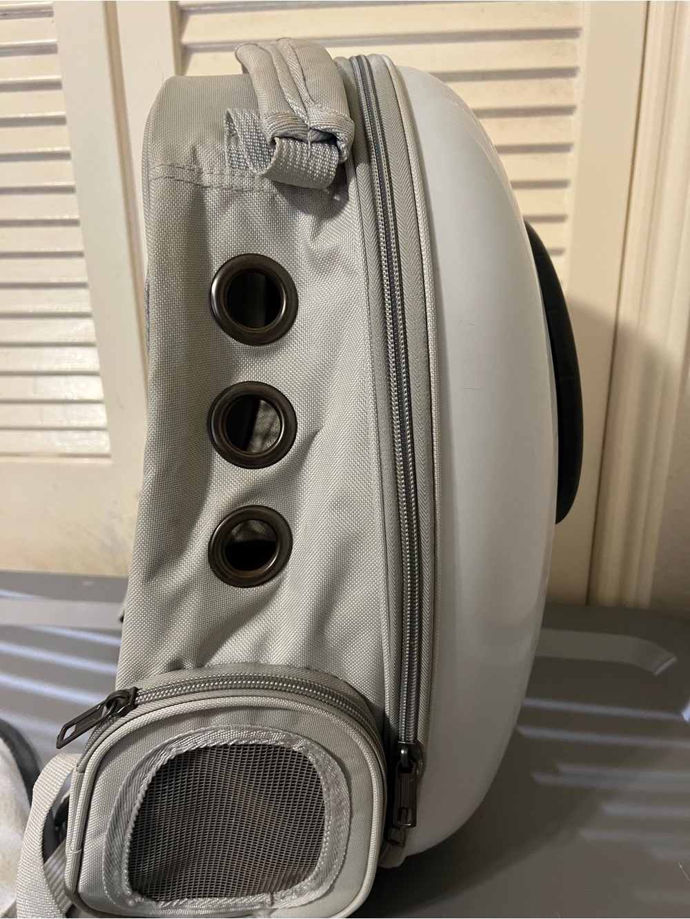 Expandable Bubble Pet Carrier Backpack in Light Gray & White - Picture 10 of 16